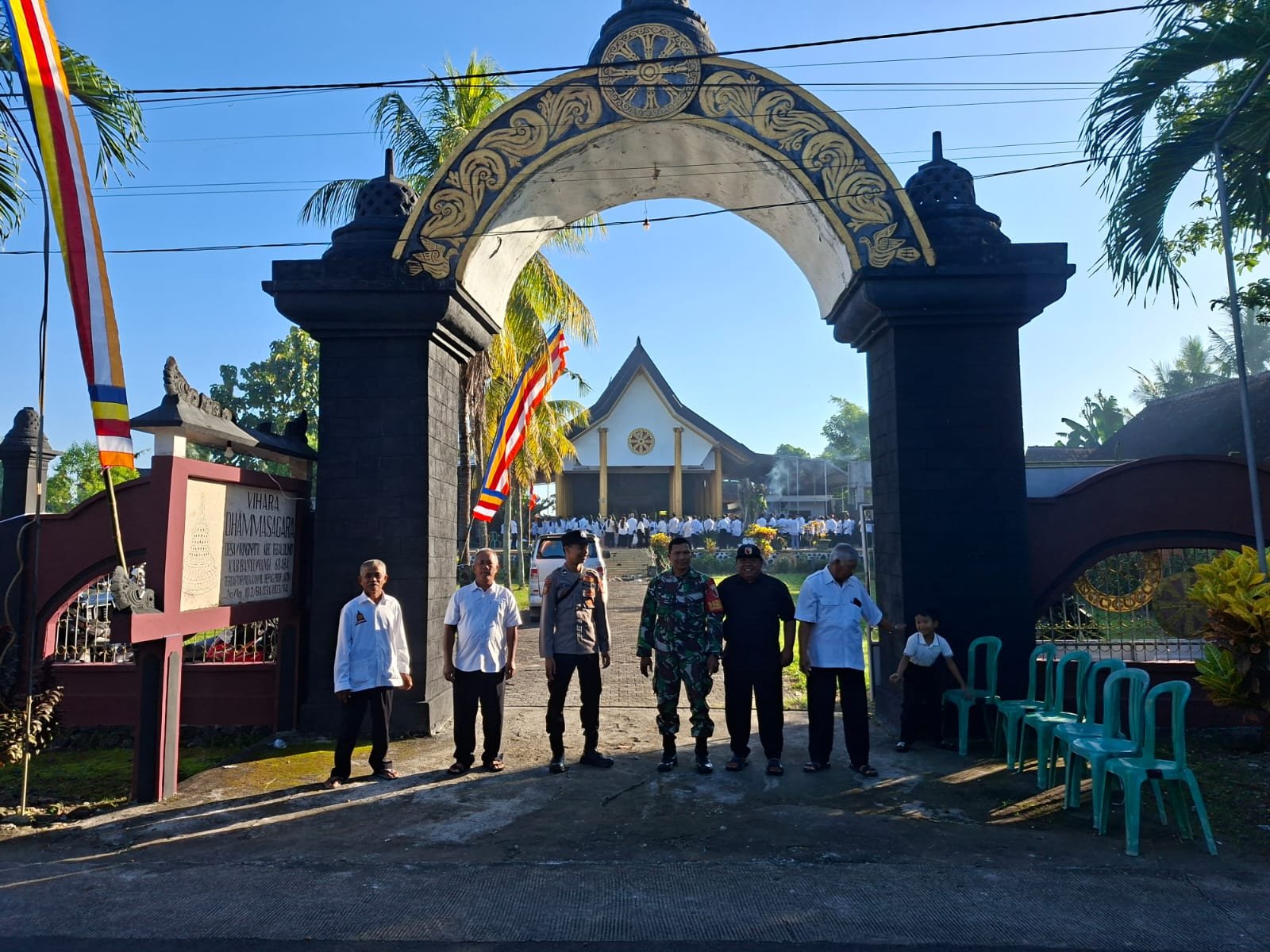 Babinsa Wringinpitu Monitoring Perayaan Hari Raya Trisuci Waisak 2570 BE di Vihara Dhammasagara